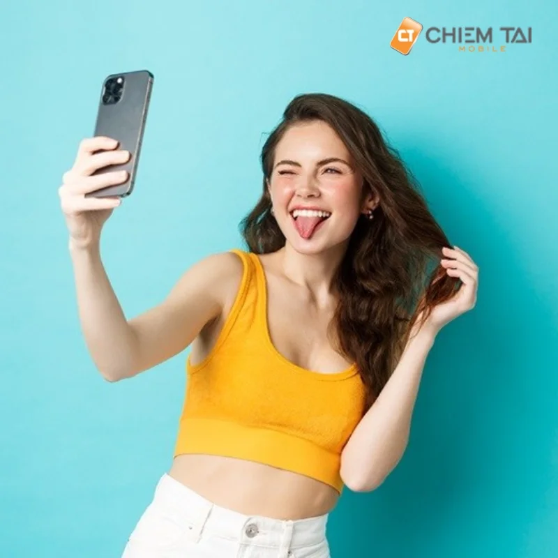 Cách tạo dáng chụp ảnh tự sướng khi cầm điện thoại