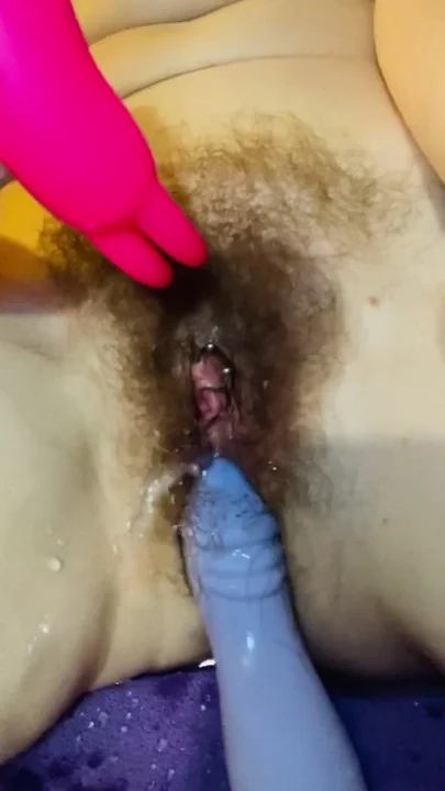 Dildo được mắc kẹt trong siêu chặt chẽ L. và chỉ có thể được phát hành bằng cách thủ dâm nhiều hơn mà làm cho tia nước bắn ra | Đoạn video ngắn 1