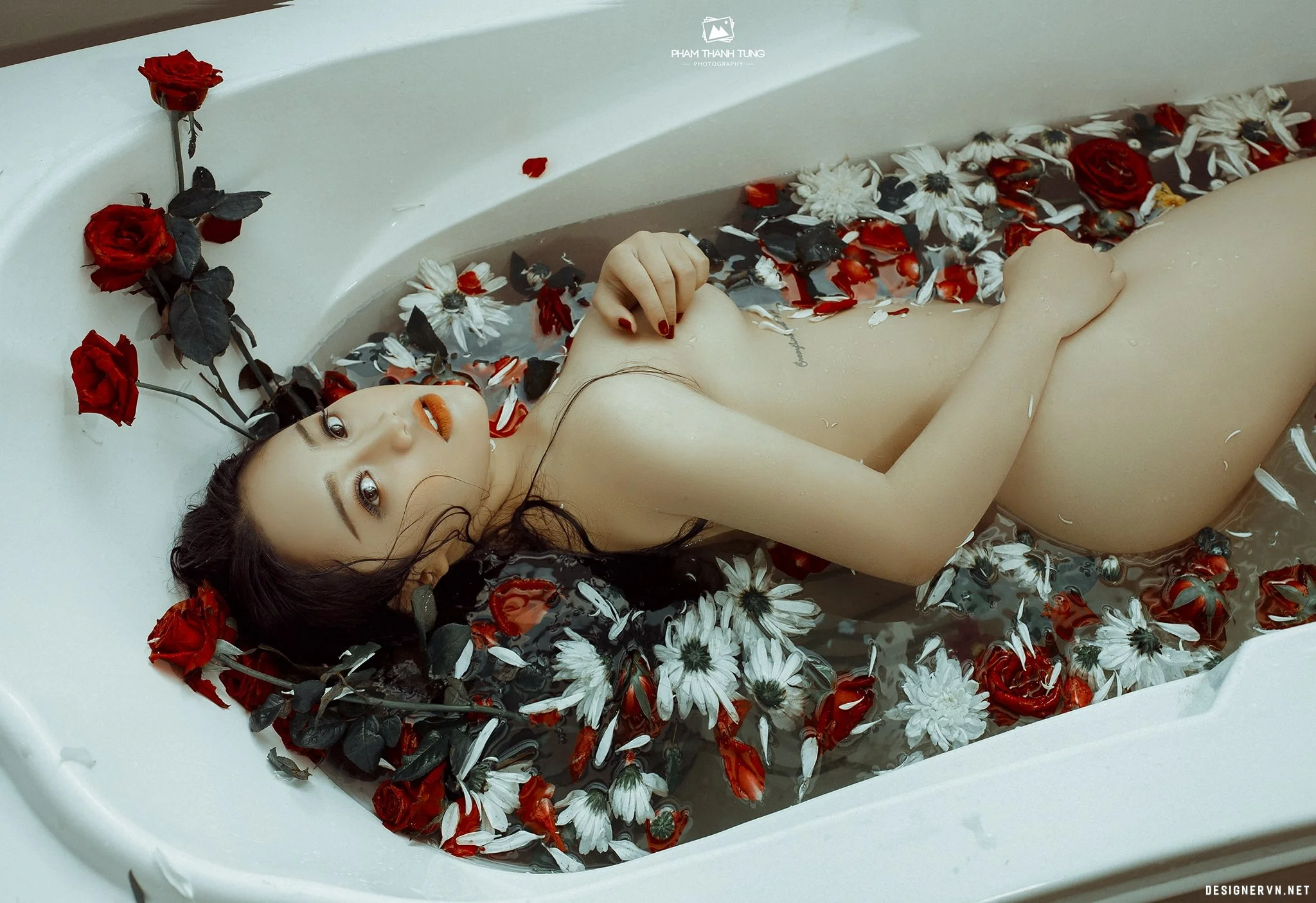 Hình 99 trong bộ ảnh khiêu dâm