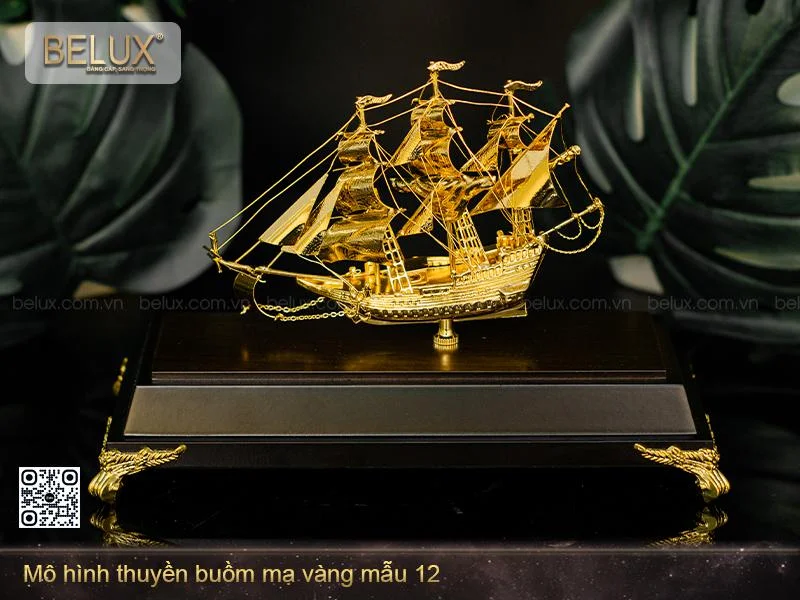 mô hình thuyền buồm mạ vàng để bàn