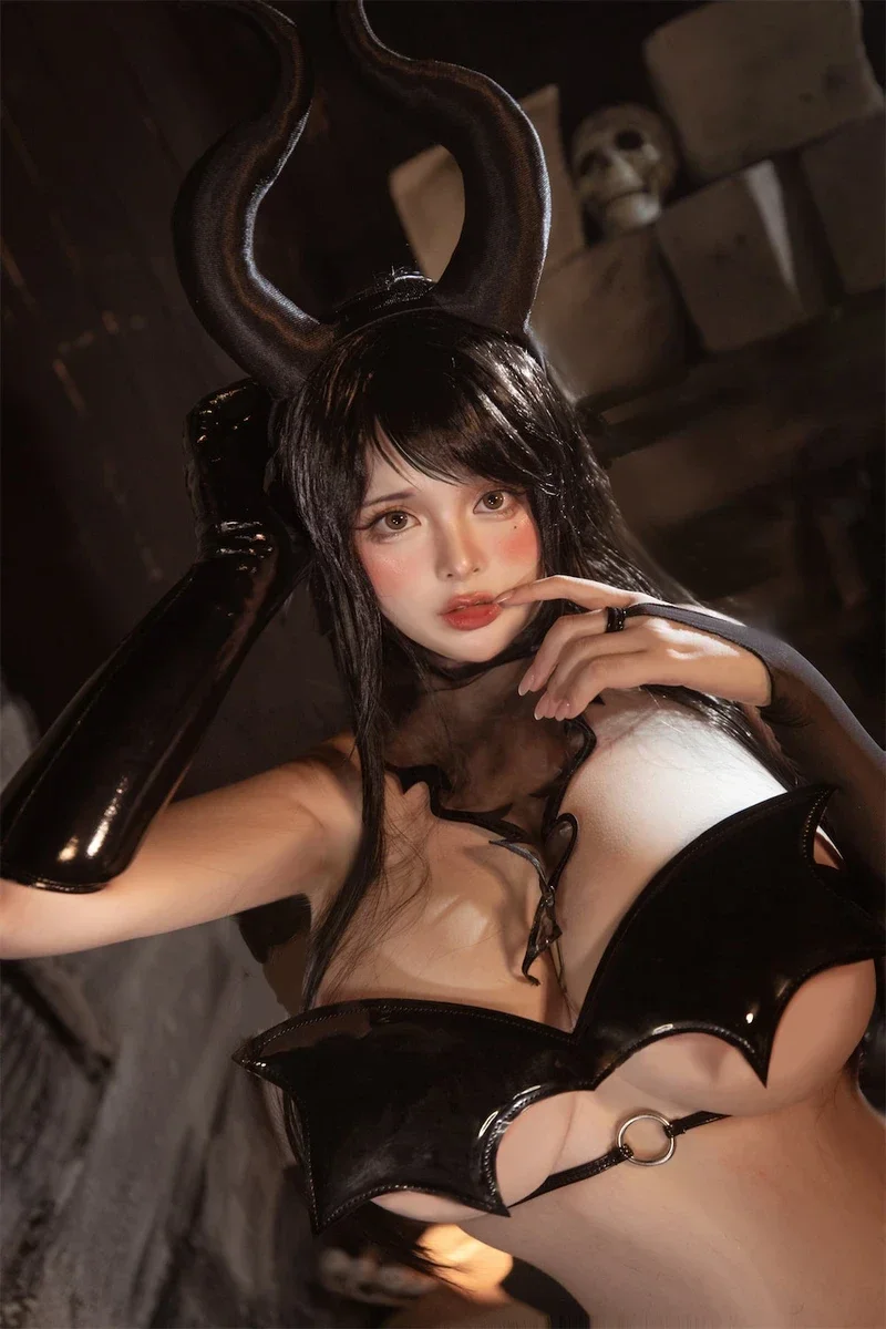 Ảnh cosplay thủ dâm cặp đùi căng gợi dục