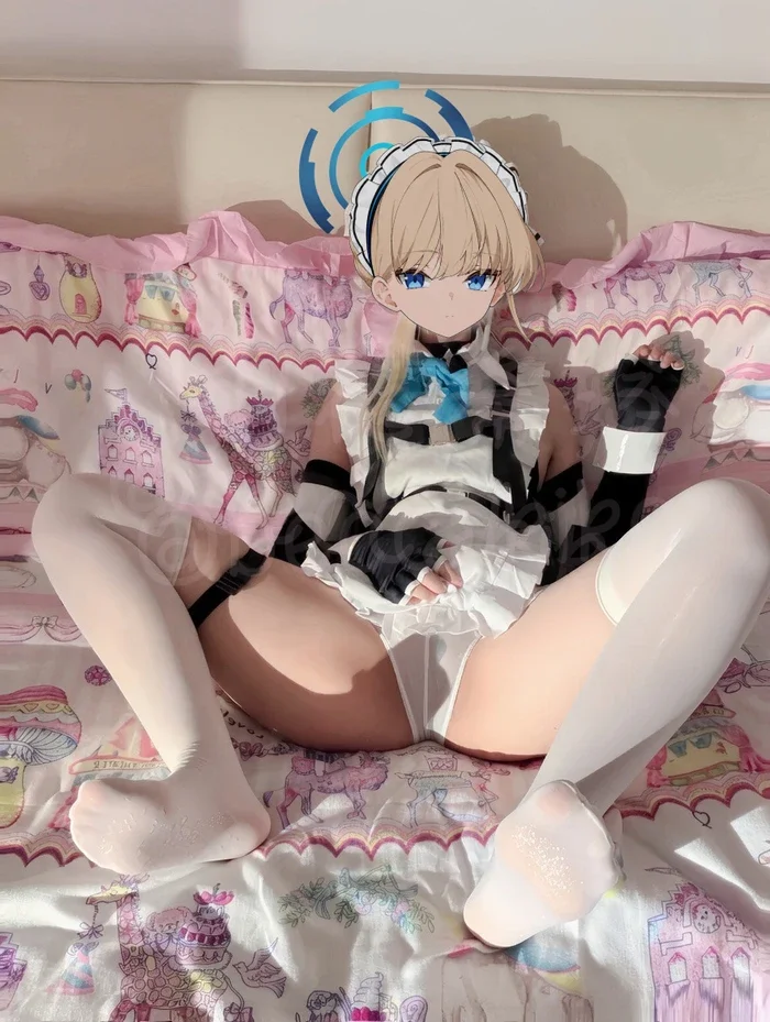 Hình 99 trong bộ gái xinh cosplay thủ dâm