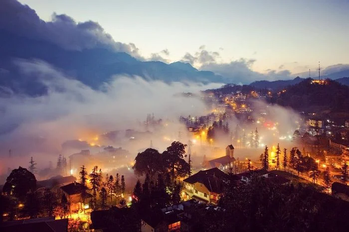 ảnh phong cảnh chill thành phố lên đèn trong sương